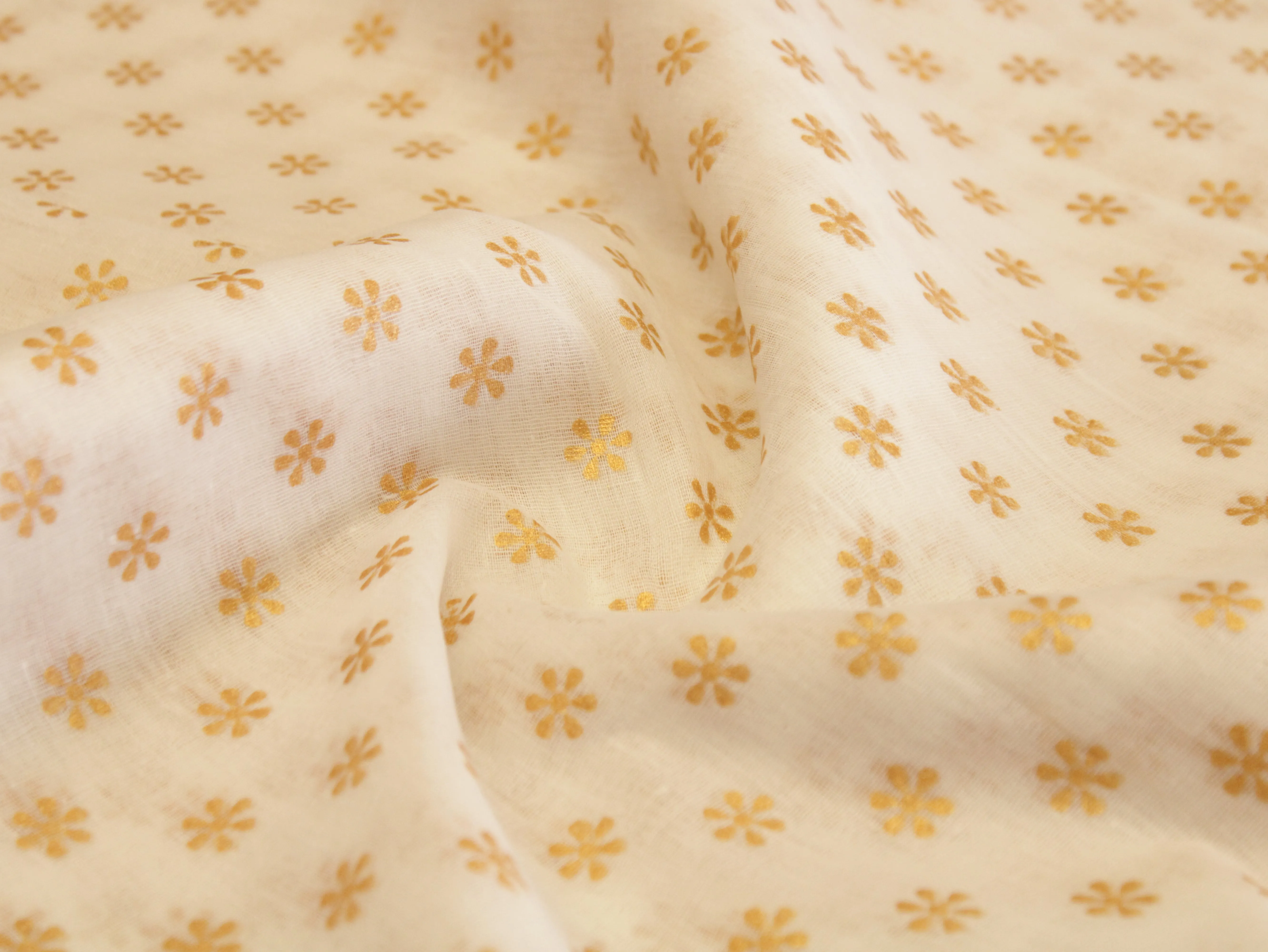 Thin Mul Cotton Foil Print Fabric